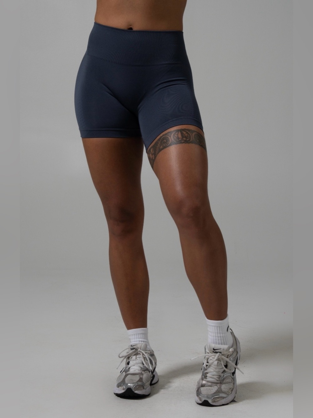 Alphalete Amplify Contour Mid-Rise Shorts - Picture 2 of 5